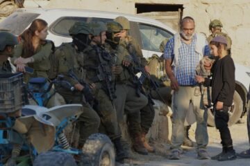 La aldea palestina donde el ejército israelí detiene la vida para que decenas de colonos puedan rezar