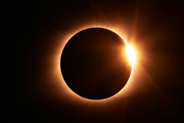 De Gabinete Caligari a Maluma: una lista de canciones para mirar el eclipse