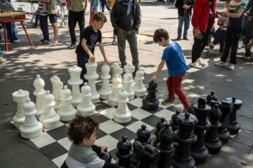 Por qué nos sigue fascinando el ajedrez: el juego que nos enseña a pensar cuando cada vez se piensa menos