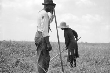 La desolación de la fotografía de Dorothea Lange tiñe de blanco y negro la Costa Brava