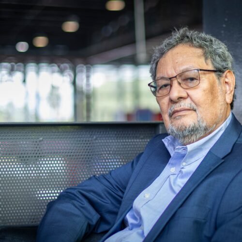 Élmer Mendoza: “Me han molestado más los académicos que los ‘narcos”