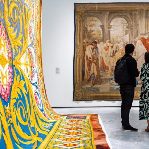 De los tapices barrocos a bordados sobre manifiestos feministas: las múltiples dimensiones del arte textil
