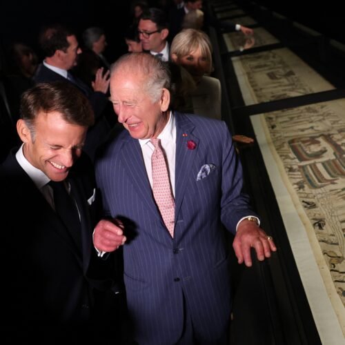 Macron visita el tapiz de Bayeux en el British Museum junto al rey Carlos III y el primer ministro británico: “Es una entente amistosa”