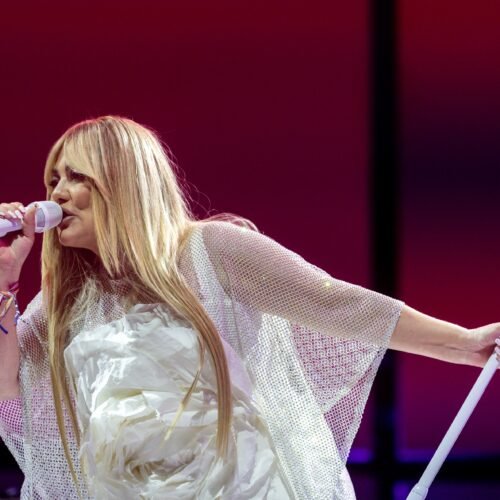 Amaia Montero se atasca bajo el escenario mientras ella y Leire Martínez se lanzan pullas