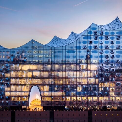 La Elbphilharmonie, el edificio que “todo el mundo adora”, afronta su décimo aniversario con un desfile de las mejores orquestas norteamericanas