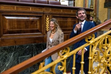 La regulación de la IA generativa en la cultura se le atraganta al Gobierno