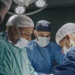 ‘American Doctor’: los médicos estadounidenses que intentan salvar vidas en Gaza mientras Israel bombardea hospitales