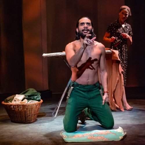 Medio siglo del teatro con subtítulos de Washington: arte en español y refugio frente al ICE