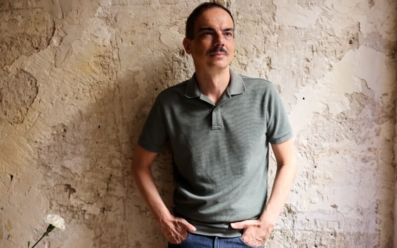 Alberto Conejero, dramaturgo y coguionista de ‘La bola negra’: “¿A quién y por qué molesta tanto la popularización de Lorca?»