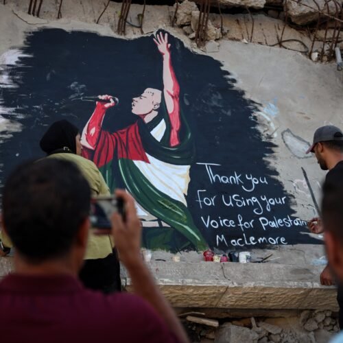 Macklemore anuncia conciertos a favor de Palestina y donará todo lo recaudado
