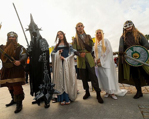 Siete horas de cola por Marvel, 250 euros por una foto y un autógrafo de Frodo y MacGyver contra Trump en la Comic-Con de Málaga: «Es un pedazo de mierda»