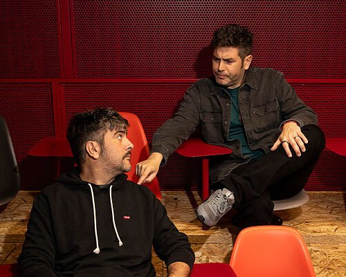 Estopa vuelve a sus orígenes: «Las canciones de hace 30 años aún nos representan porque en el fondo somos los mismos chavales de Cornellá, pero con más canas»